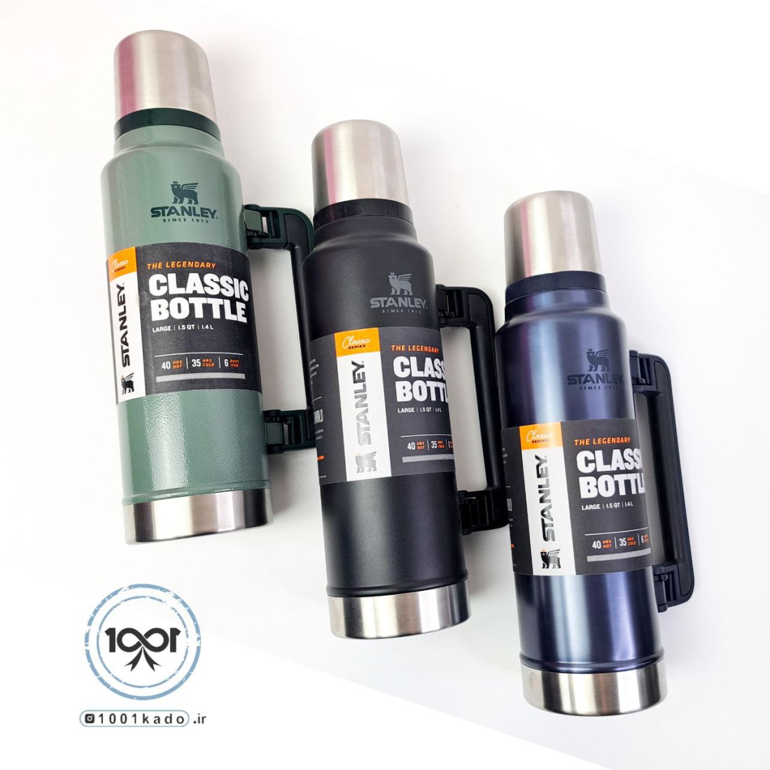 فلاسک دسته‌دار برند استنلی با ظرفیت بالا و طراحی دوجداره از فولاد ضد زنگ، یک انتخاب عالی برای افرادی است که به دنبال یک ماگ با کیفیت و دوام مناسب برای استفاده روزمره یا سفر هستند. این ماگ، با ظرفیت 1500 سی‌سی، حجم زیادی از نوشیدنی‌های گرم یا سرد را در خود جای می‌دهد و با استفاده از فناوری دوجداره، دمای نوشیدنی را برای مدت مناسبی حفظ می‌کند. وجوددرب فلاسکی و کامل پیچی و دسته محکم، باعث شده این فلاسک ماندگاری نوشیدنی شما را بالا ببرد و به شما امکان می‌دهد تا در هر مکانی به‌راحتی از نوشیدنی‌های خود لذت ببرید. نکته مهم این است که درب اصلی فلاسک را می توان به عنوان فنجان استفاده کرد. طراحی شیک و کاربردی این محصول، آن را به گزینه‌ای بی‌نظیر برای علاقه‌مندان و طبیعت گردان به محصولات استنلی تبدیل کرده است. ویژگی‌های کلیدی تراول ماگ لارج دسته‌دار برند استنلی ظرفیت بالا